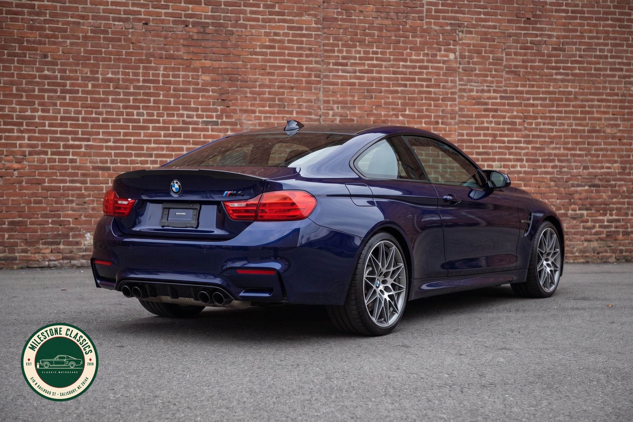 2017 BMW M4 Competition photo 4